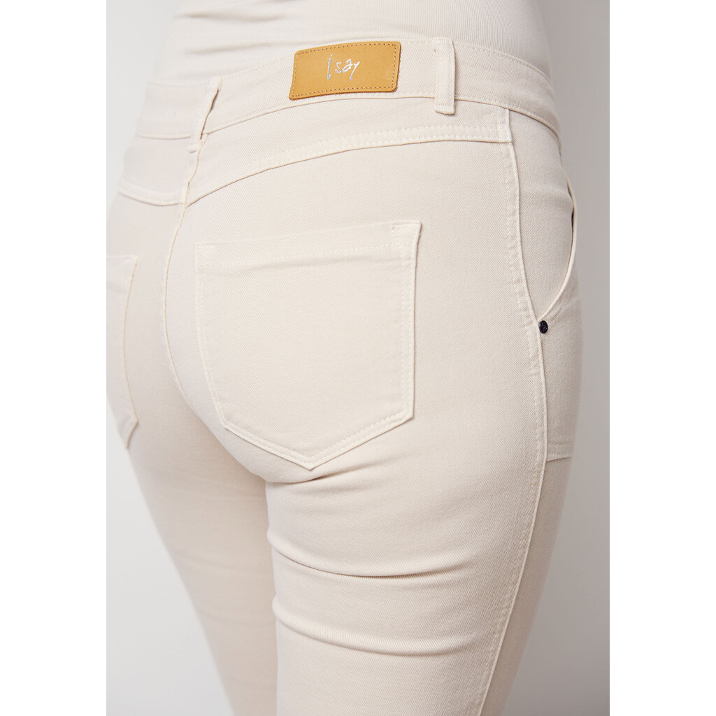 ISAY - COMO TWILL FLARE PANT - sand model bag close