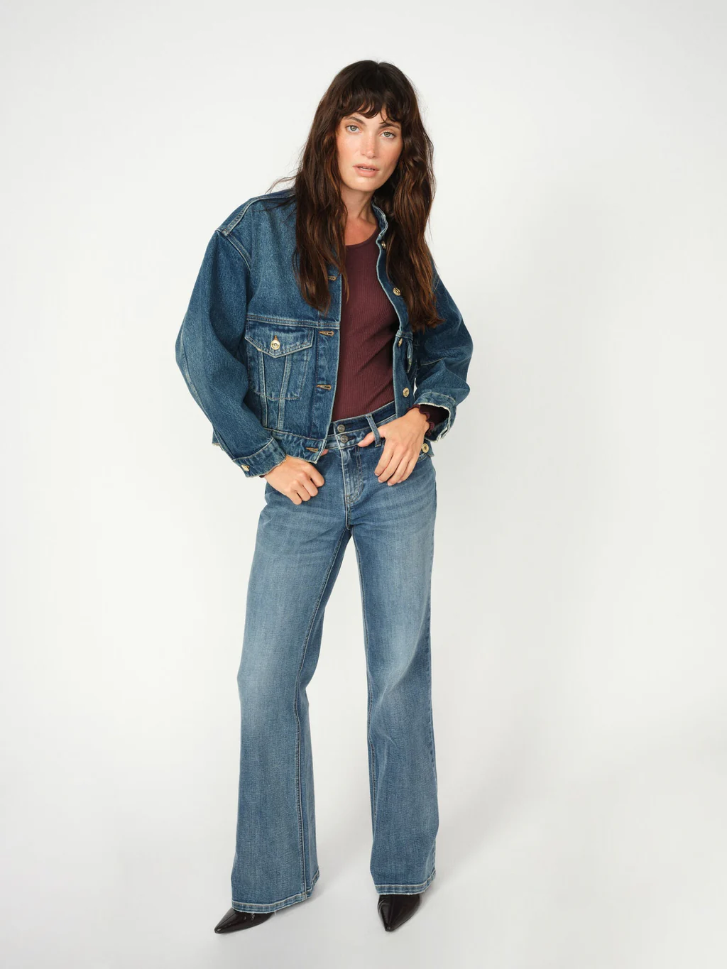 174590401MMMaviDenimJacketBlue-167660159MMElaineOLSSeamlessTeeFudge-173840401MMMarlenaNollaJeansBlue