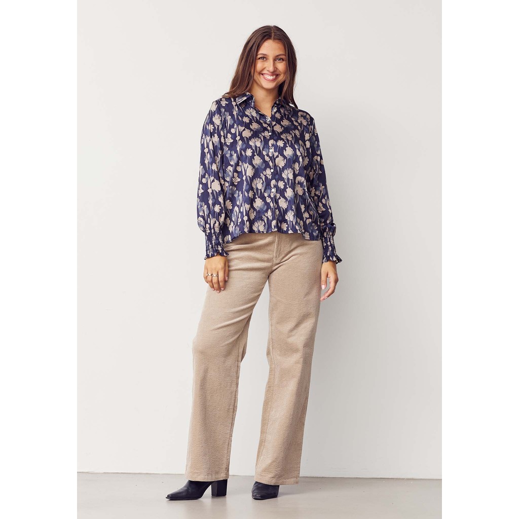 56777-Melba-Printed-Blouse-A30-Blue-Mood-57794-Barbel-Wide-Pant-366-Light-Taupe-Outfit