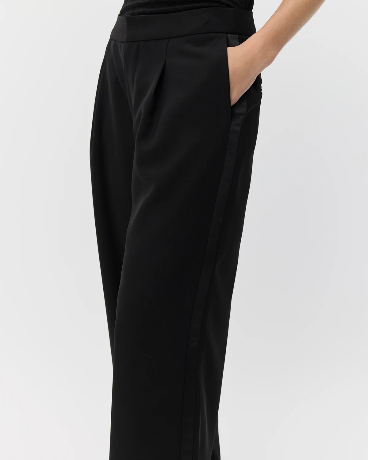 SOFIE SCHNOOR - LIVSW TROUSERS - BLACK model
