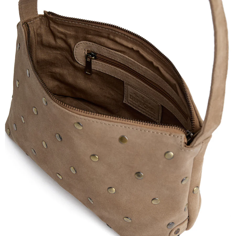 Lille_skulder-_og_haandtaske_i_ruskind_med_nitter-Shoulderbag_Handbag-16950-011_Sand-4_900x