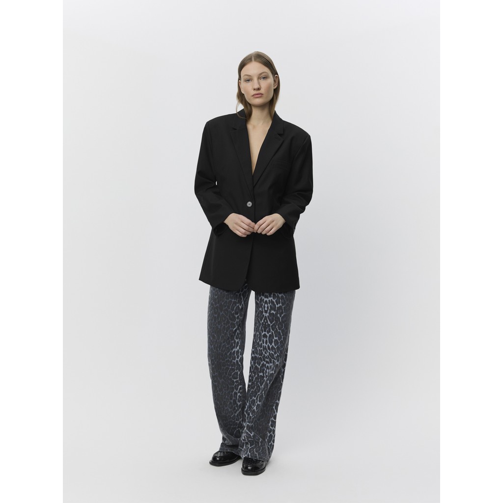 SOFIE SCHNOOR - KAISW OVERSIZE BLAZER - BLACK MODEL